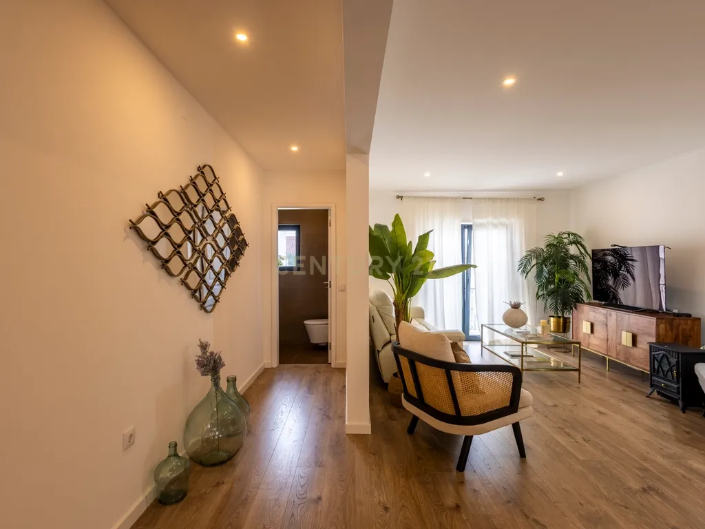Moradia de Sonho na Charneca da Caparica – Elegância, Conforto e Localização Privilegiada - Image 34