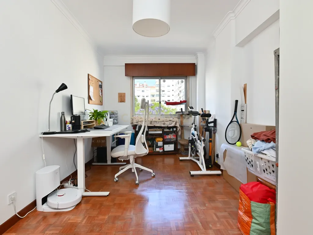 Apartamento T2 em Massamá com Varanda e arrecadação - Image 7
