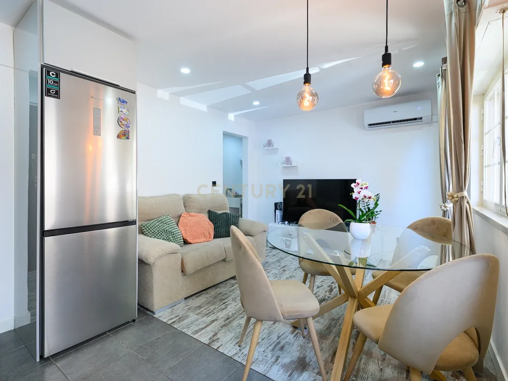 Apartamento T2 Remodelado | Charneca de Caparica - Image 6