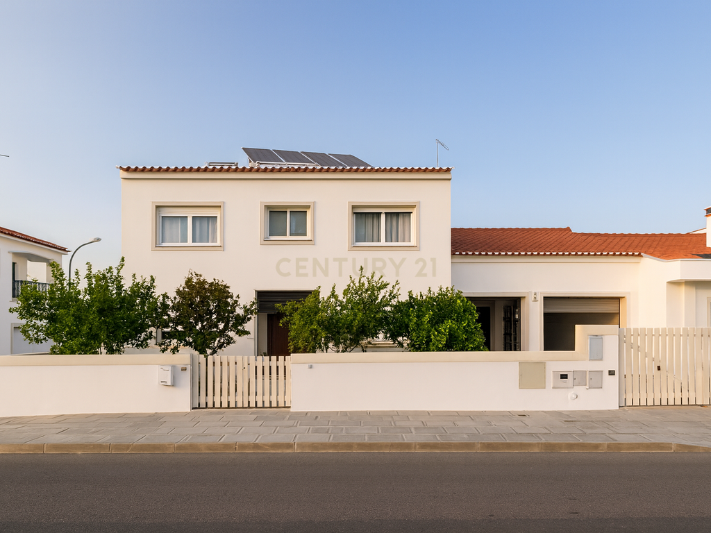 Castro Verde: Viva Uma Casa Onde os Sonhos se Encontram Com Tranquilidade. - Image 1