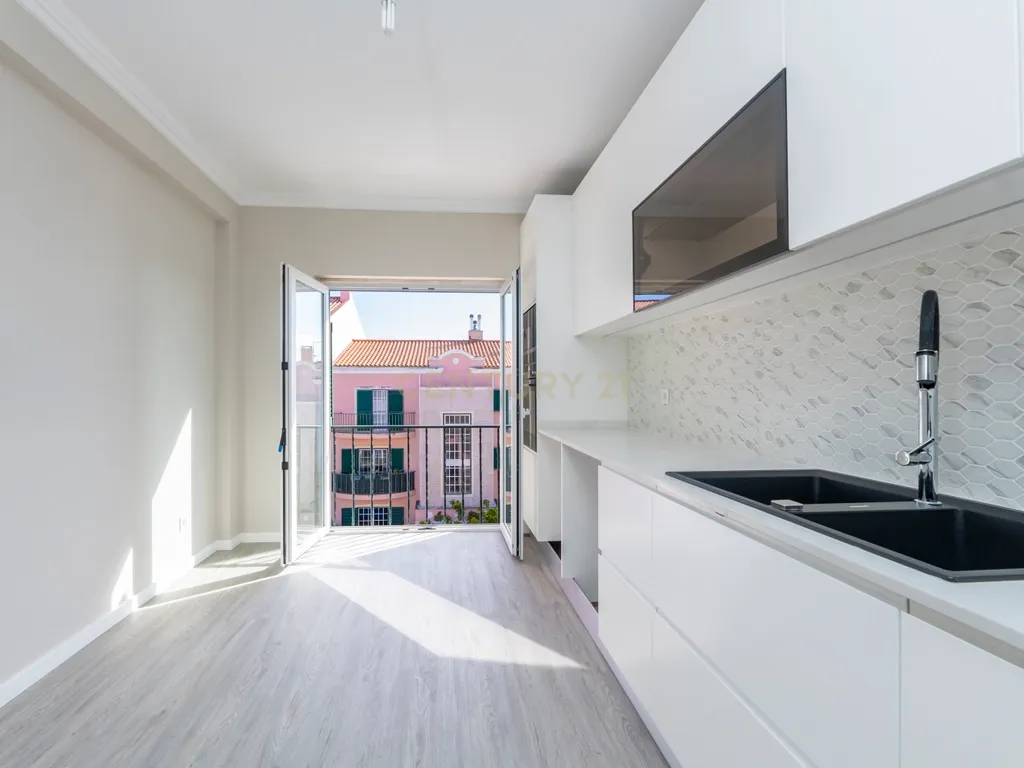 Apartamento Remodelado com Vista Mar na Ericeira, lugar de parqueamento - Image 41