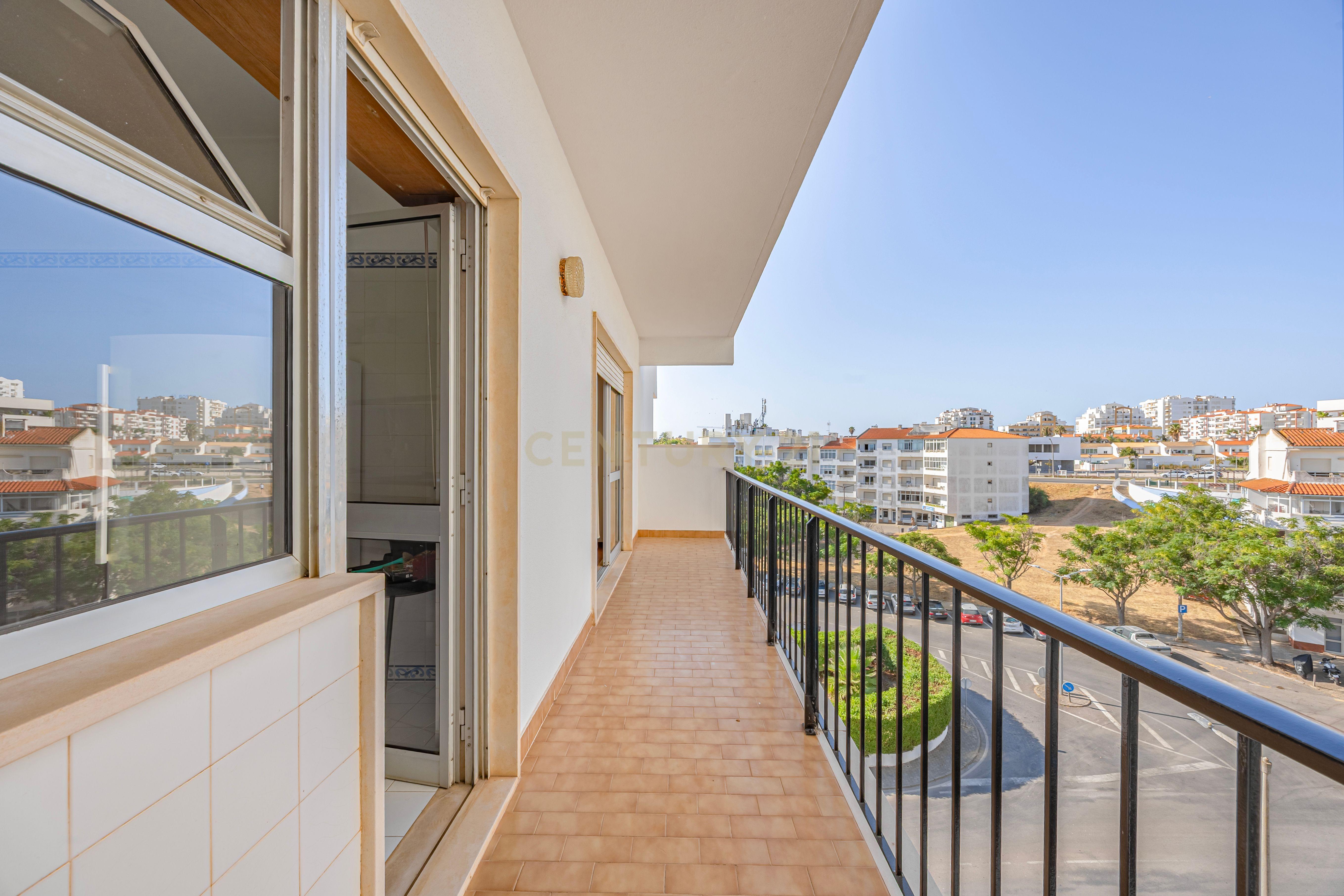 Fotografia 11 de Apartamento T2 Excelente com Duas Varandas e  Exposição Solar privilegiada
