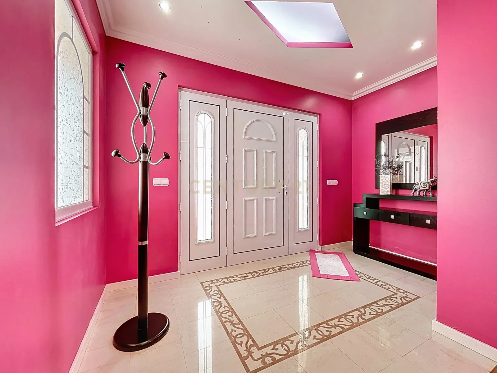 Fotografia 3 de O Refúgio Perfeito para a Sua Família | Moradia T4 com Piscina Coberta e 2.656 m² de Terreno
