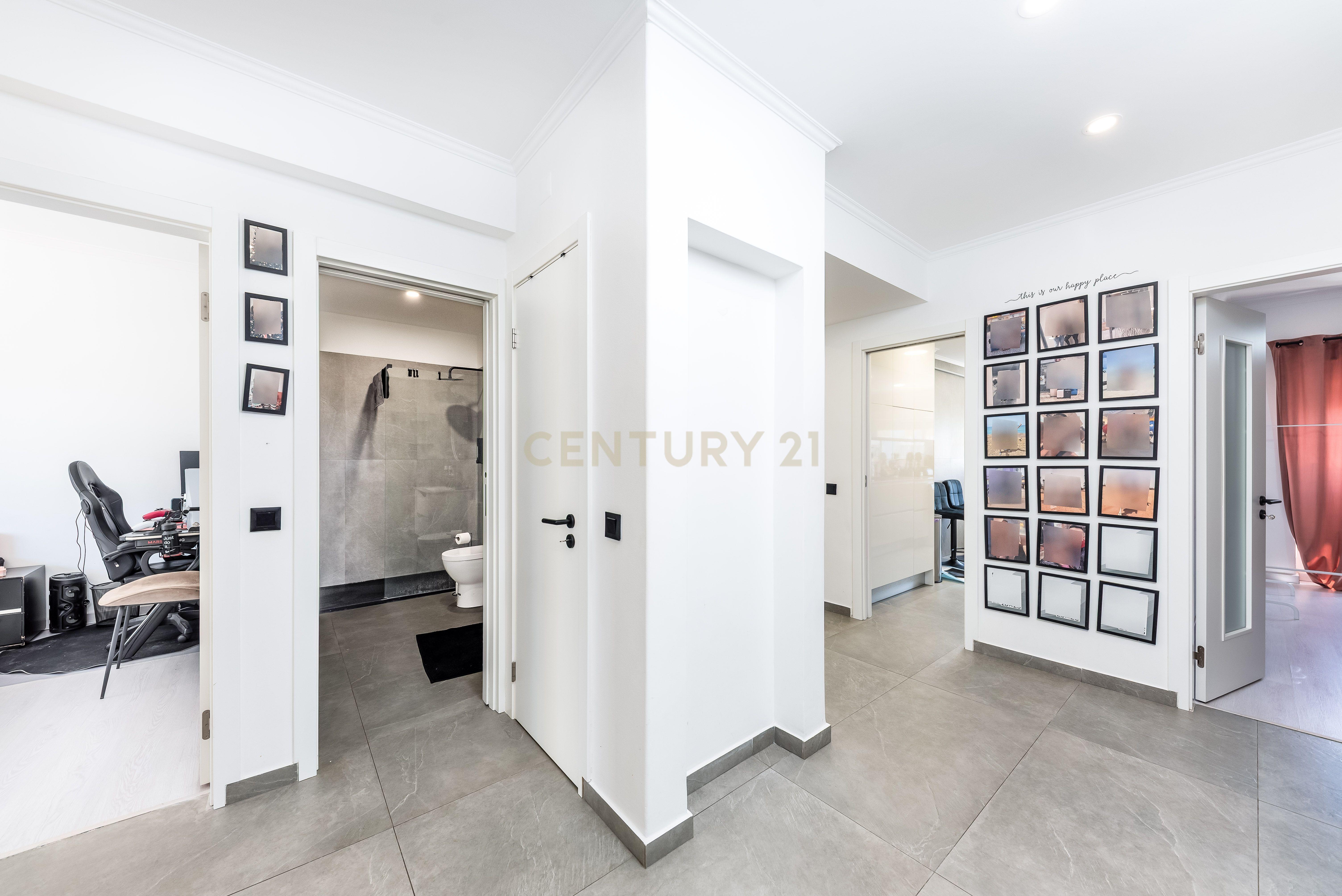 Fotografia 8 de Apartamento T3 com Varanda em Almada,