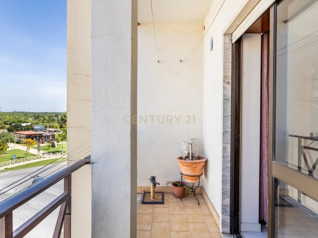 T3 Espaçoso em Excelente Localização- Quinta do Conde - Image 12