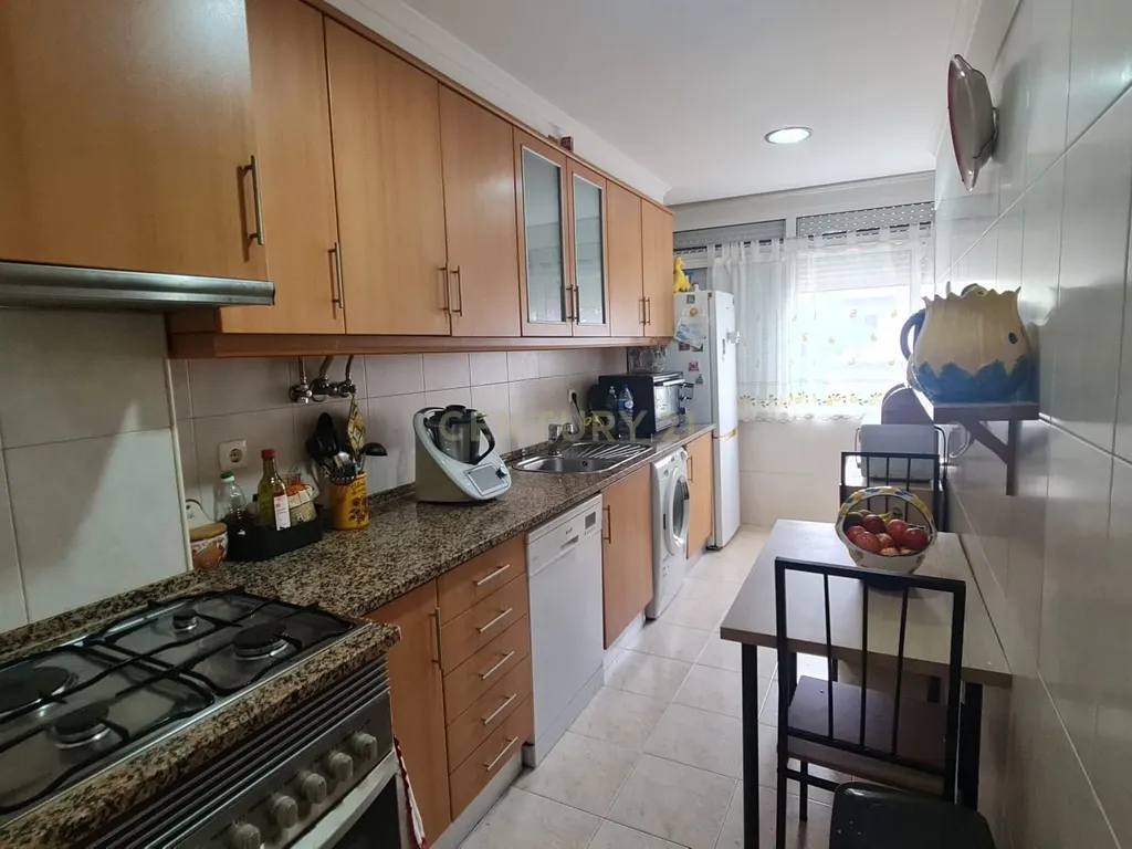 Apartamento T3 com 82m² na Amadora – Excelente Estado e Localização Privilegiada - Image 7