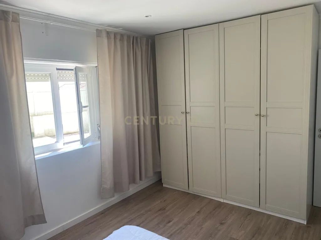 Apartamento em andar de moradia T2 (R/C) - Caeiros Mafra - Image 13