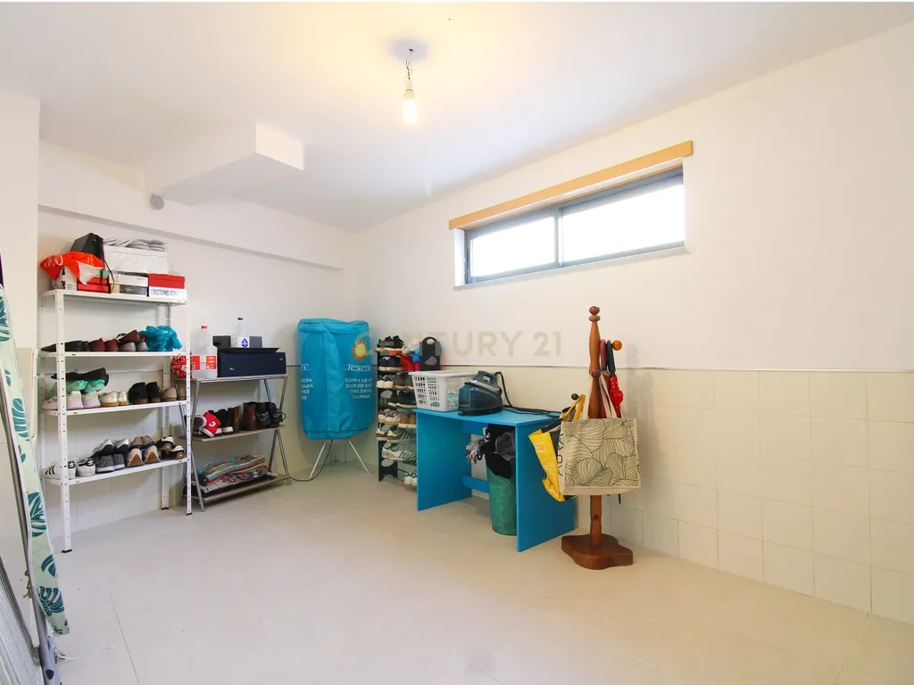 Moradia Contemporânea V3+1 Seixal - Image 48