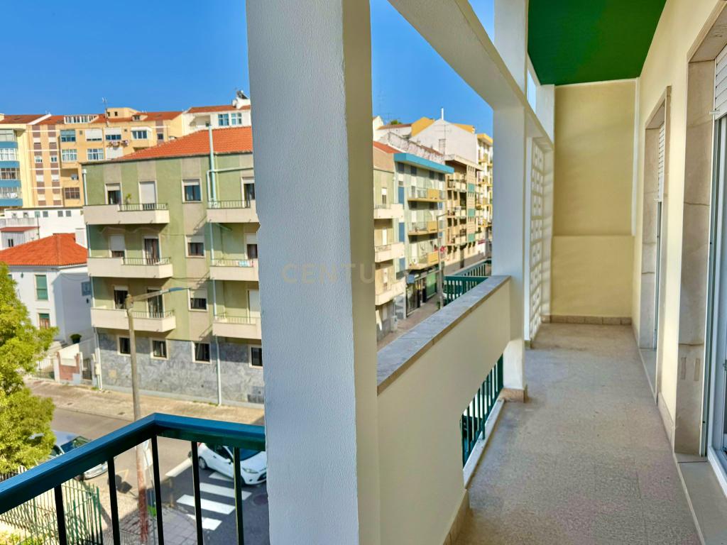 Apartamento T4 para arrendar no centro de Torres Vedras - Image 16