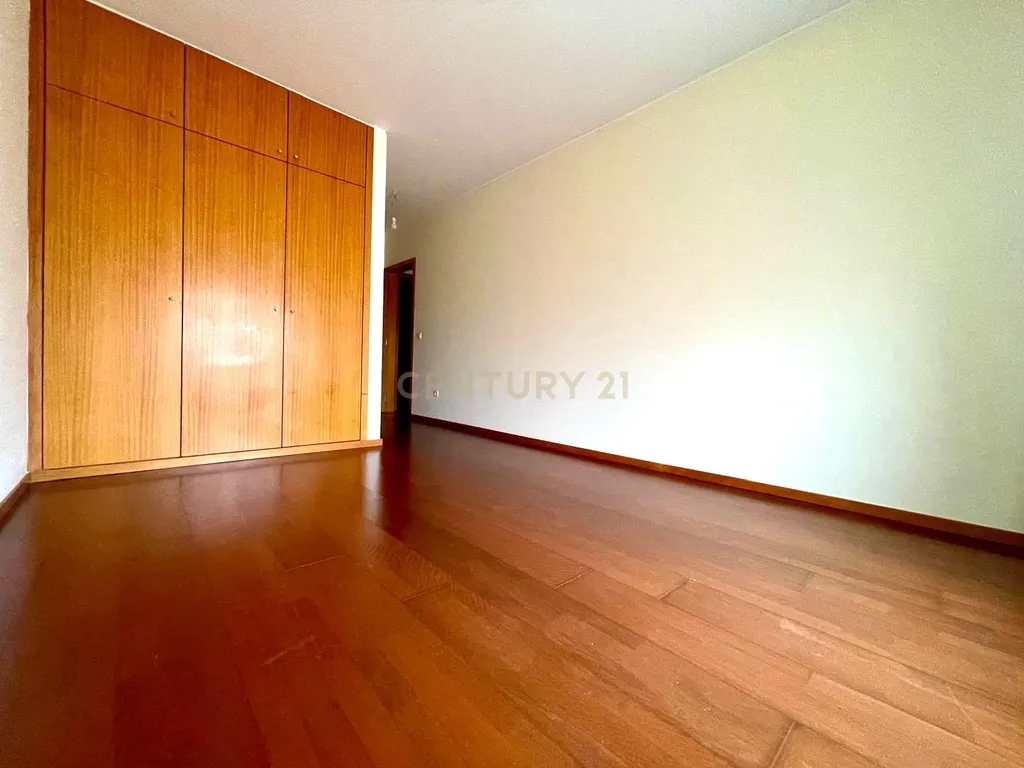 T2 no Empreendimento da Quinta da Seara - Image 11