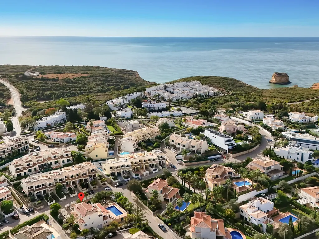Moradia T4 em Ferragudo, próxima a praias, com Piscina aquecida, Bar e Lounge Exterior - Image 53