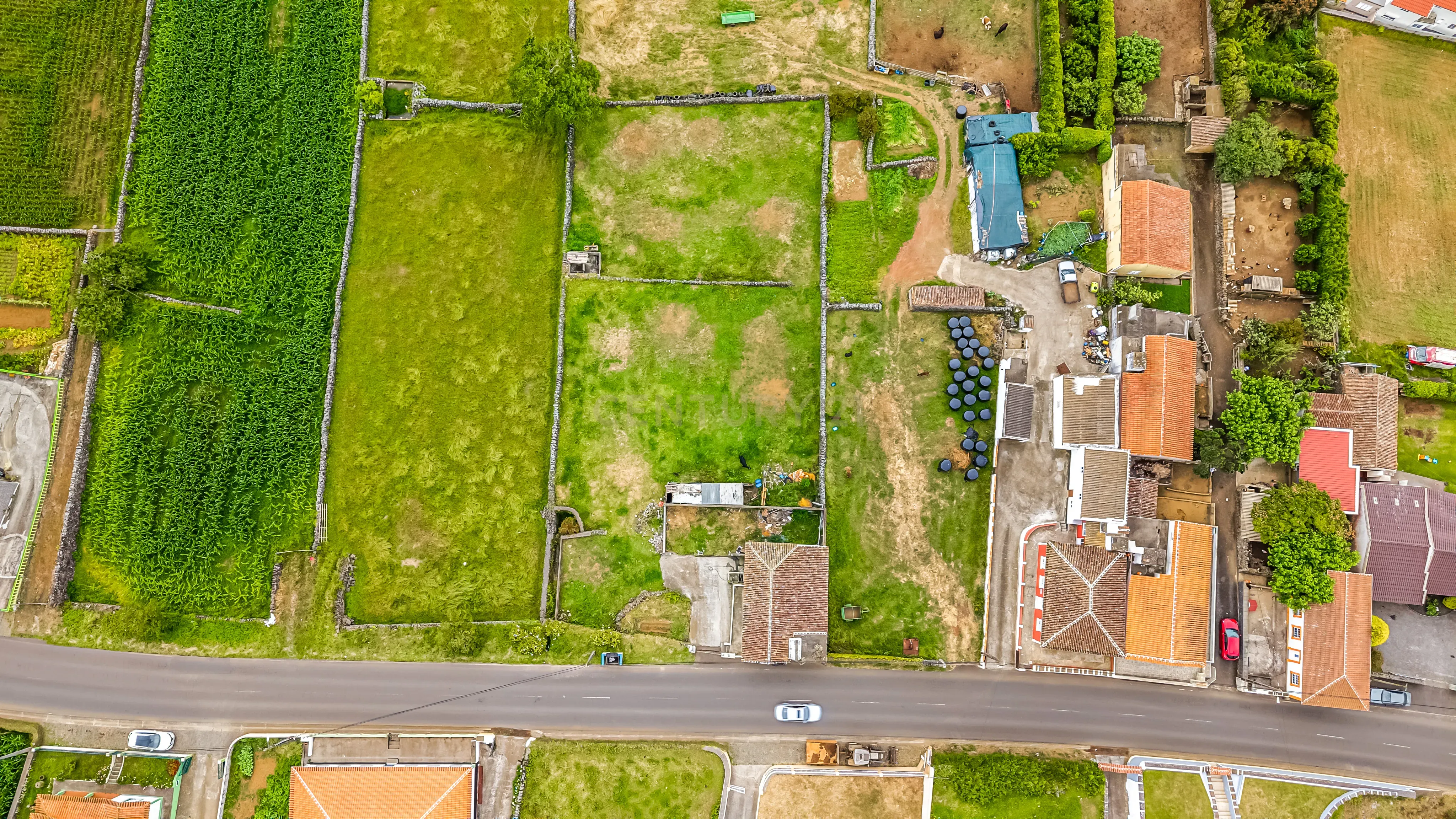 Fotografia 8 de Moradia para Remodelar com Terreno | Vila do Porto Judeu