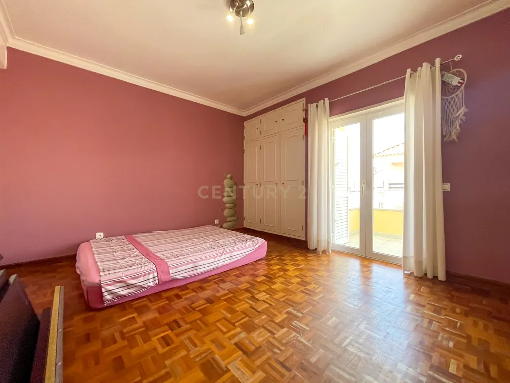 Moradia T5 com Piscina na Marisol - Almada - Image 29