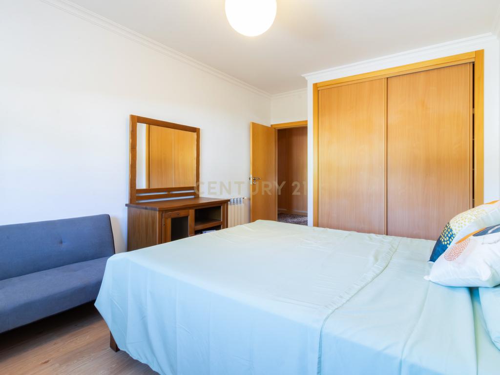 Moradia T4 com Piscina Privativa na Marinha Grande - Image 14