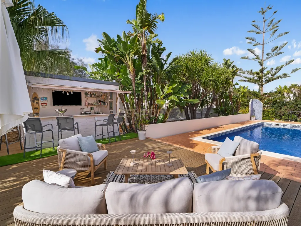 Moradia T4 em Ferragudo, próxima a praias, com Piscina aquecida, Bar e Lounge Exterior - Image 3
