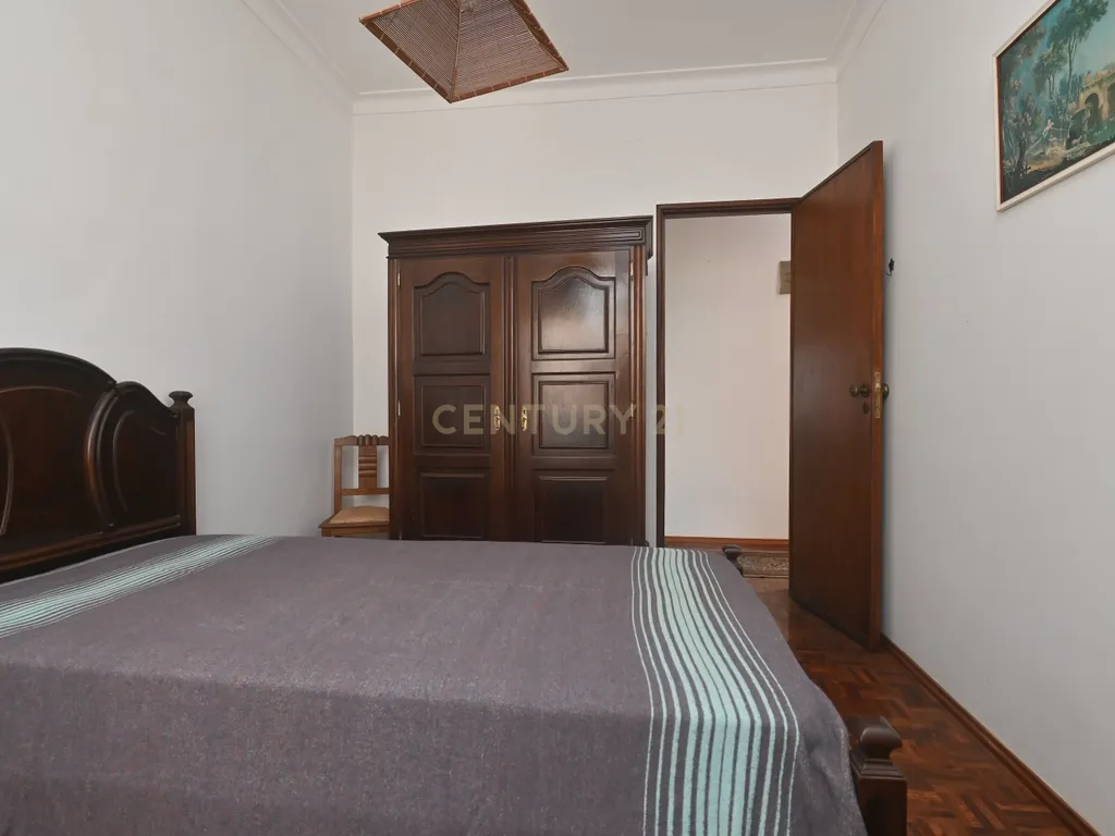 Moradia de gaveto com jardim, sotão e anexo - Porto Salvo (Oeiras) - Image 37