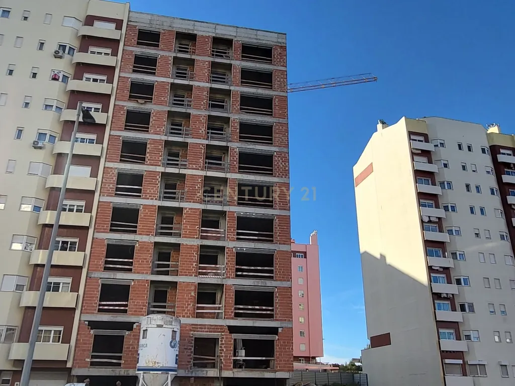 APARTAMENTO T2 COM TERRAÇO | SANTA MARTA DO PINHAL | CORROIOS - Image 2