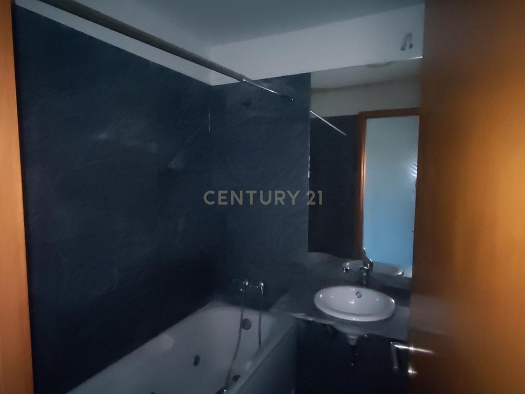 Apartamento T2 com Terraço e Garagem, Maia (Ao Aeroporto) - Image 10