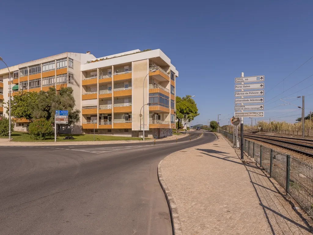 T4 em Oeiras com Vista de Mar - Image 22