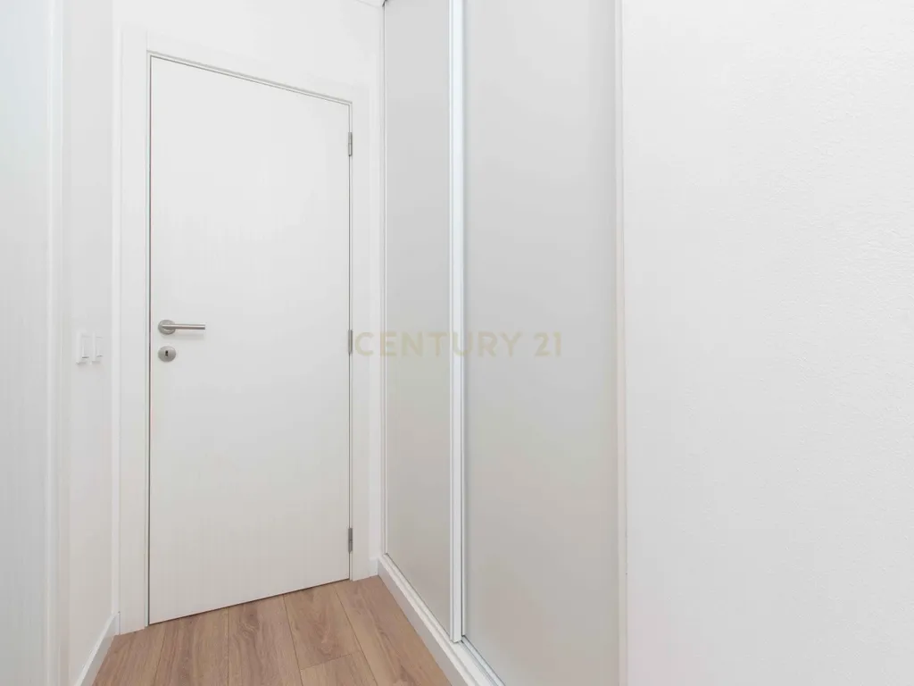 Apartamento T3 com Parqueamento e Arrecadação - Image 13