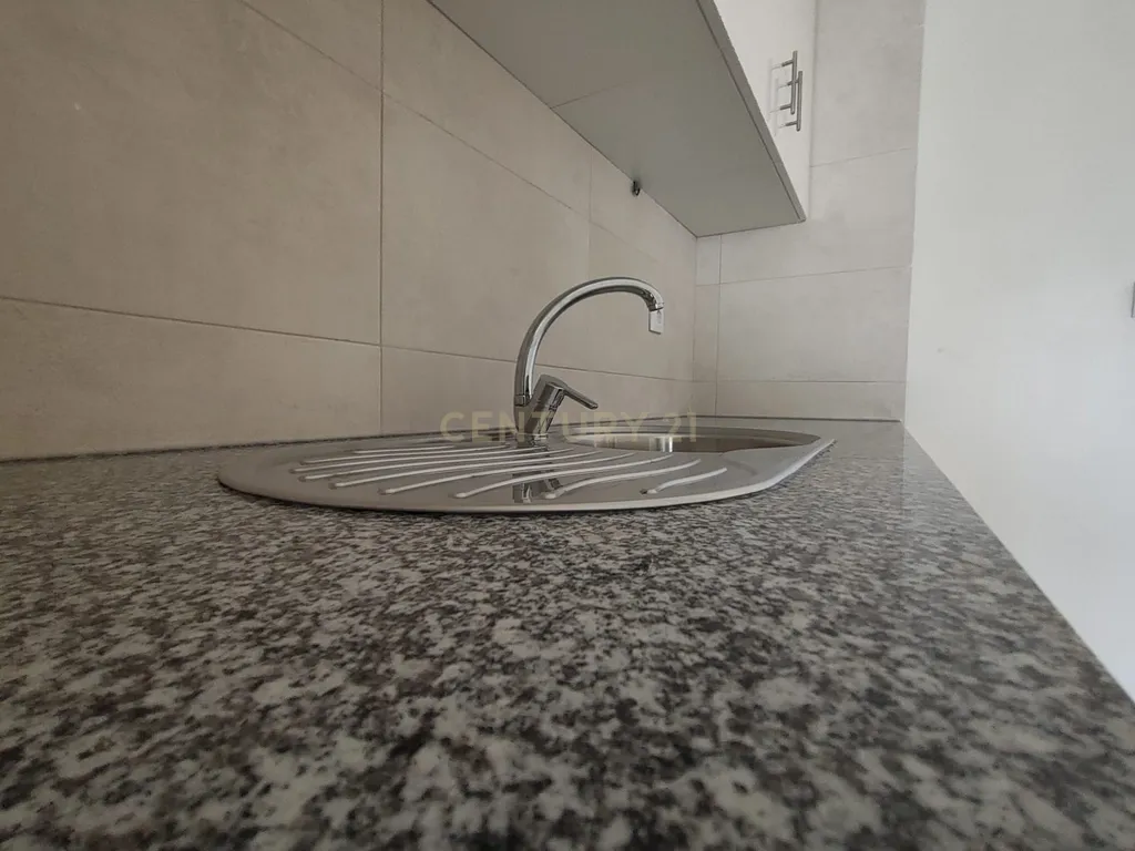 T2 renovado para arrendamento - Penha de França, Lisboa - Image 5