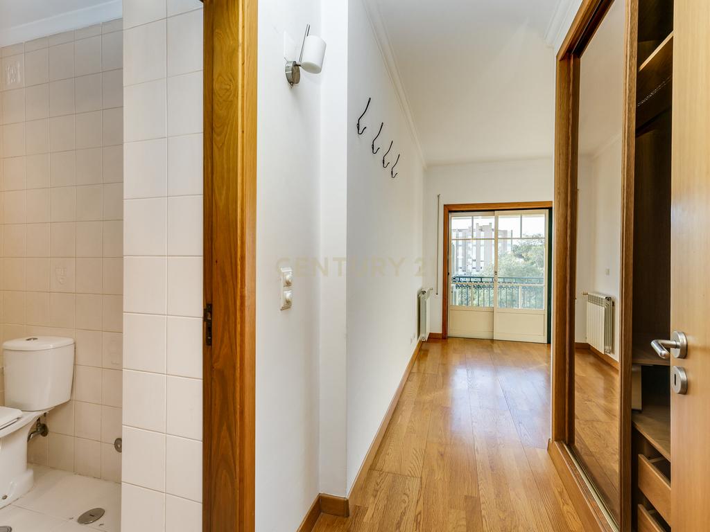Apartamento T3+Box em Telheiras – Rua Fernando Lopes Graça - Lisboa - Image 21