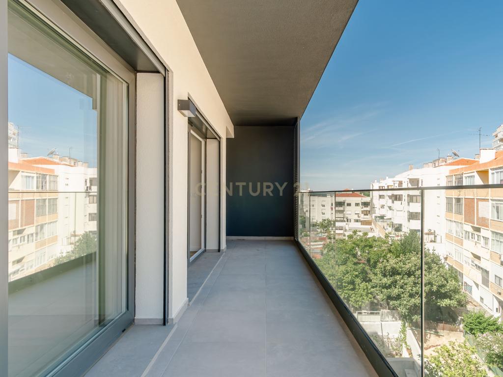 Exclusiva Penthouse T4 inserida num Empreendimento em Almada - Image 29
