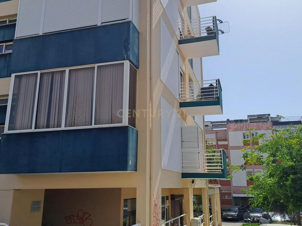 Apartamento T4 na Rua Gil Vicente - Parede - Image 22