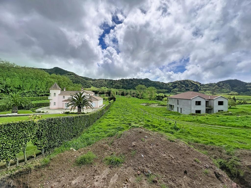 Terreno para Construção com vista para a montanha. - Image 19