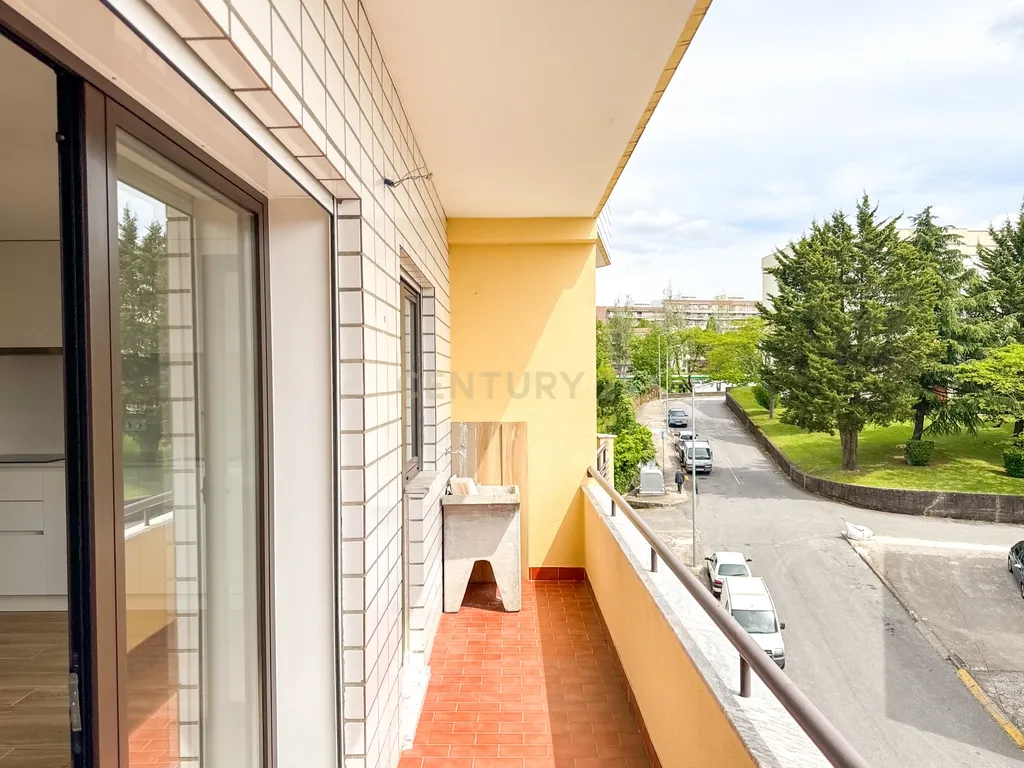 Apartamento T3 Remodelado com garagem em Braga | Próximo do Centro Histórico - Image 4