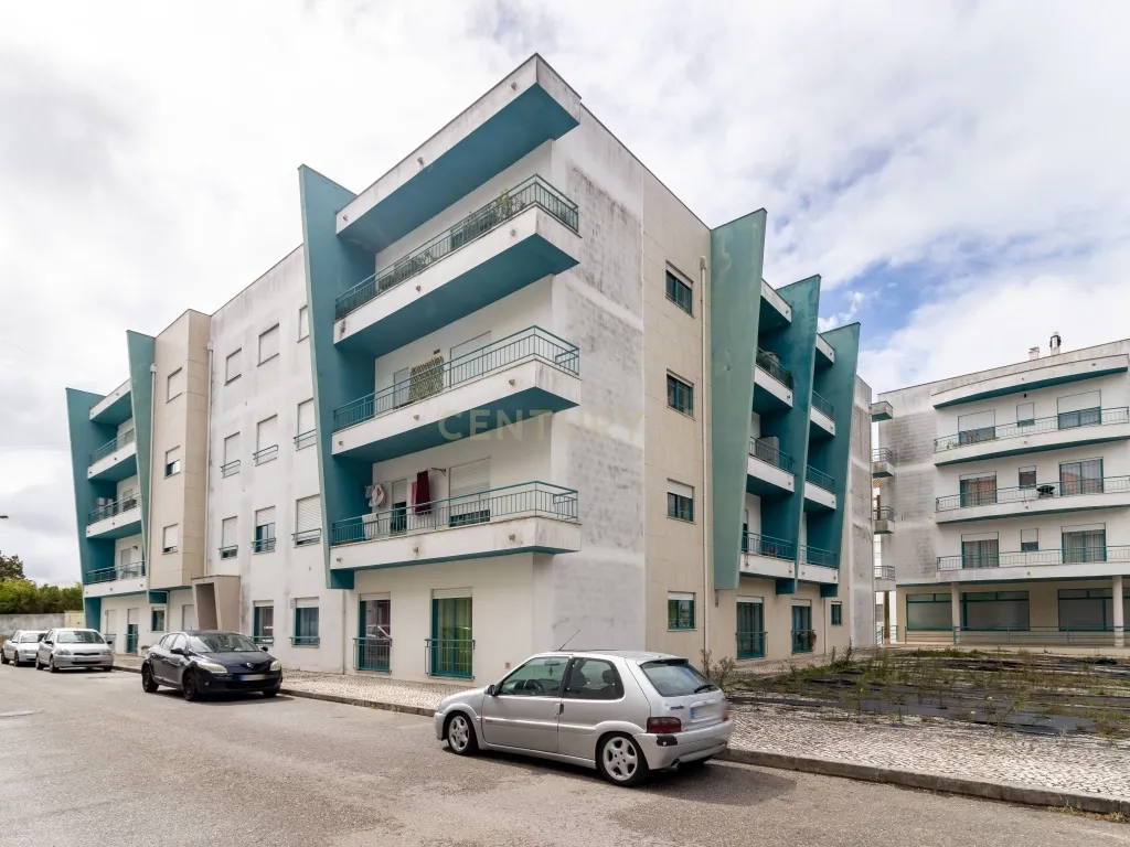 Apartamento T4 (duplex) -Marinha Grande - Image 1