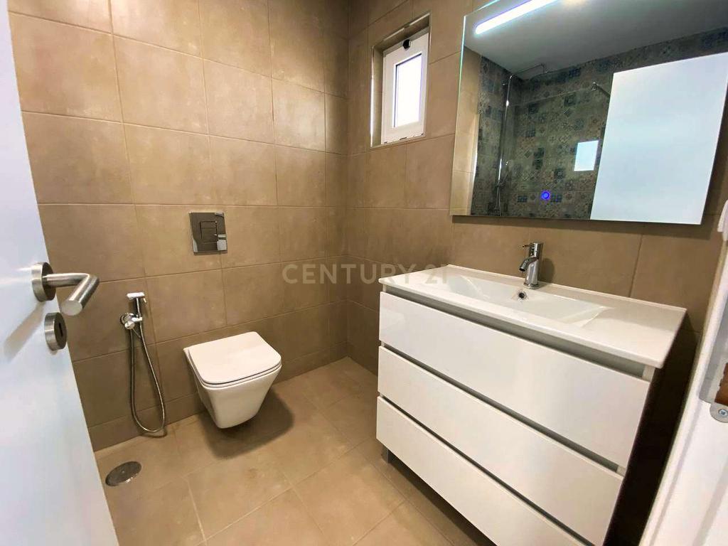Apartamento T0 Totalmente Renovado - Image 11