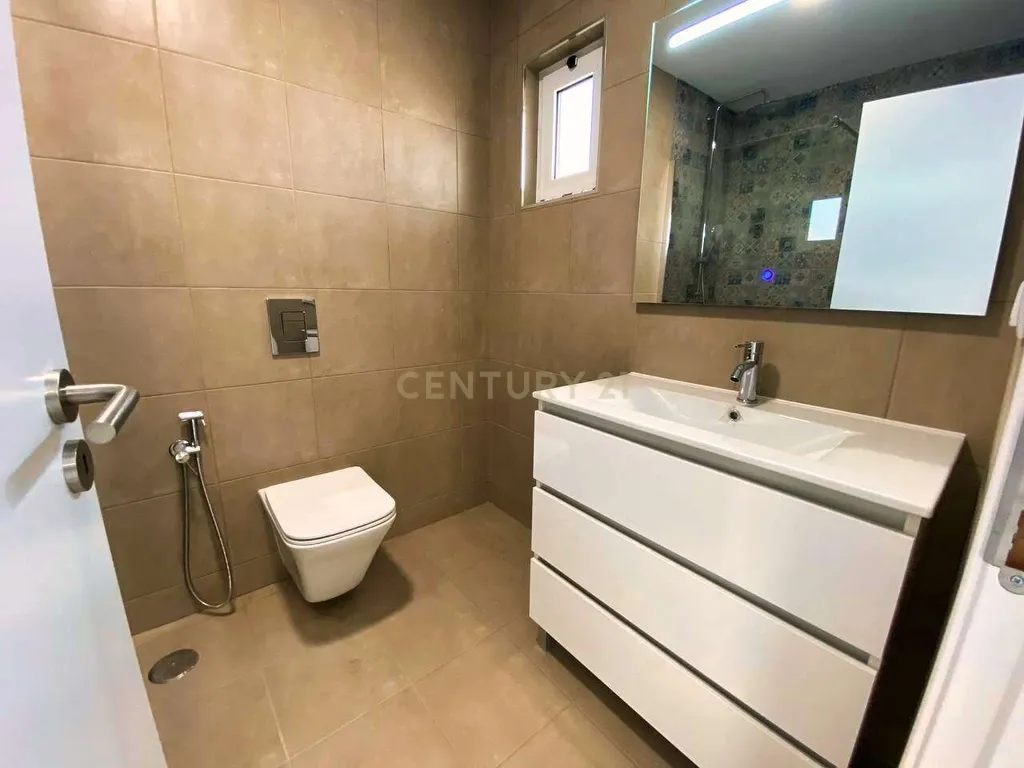 Apartamento T0 Totalmente Renovado - Image 11