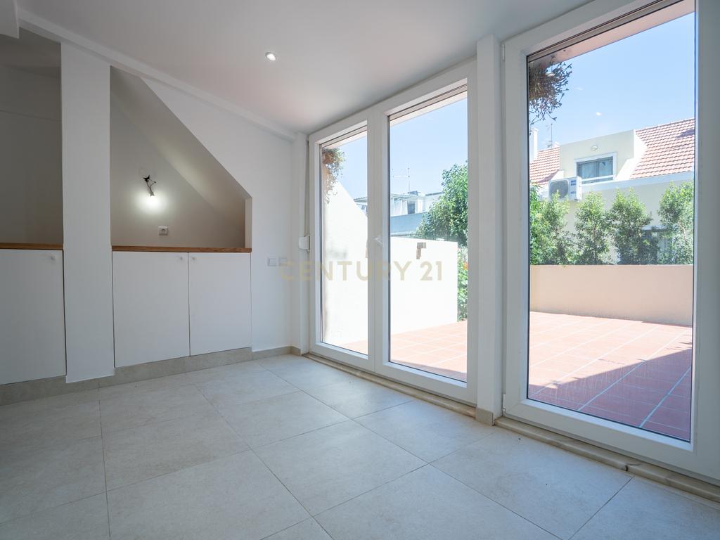 Apartamento T2 RC, Rua do Mato Grosso, Santa Engrácia, São Vicente - Image 26