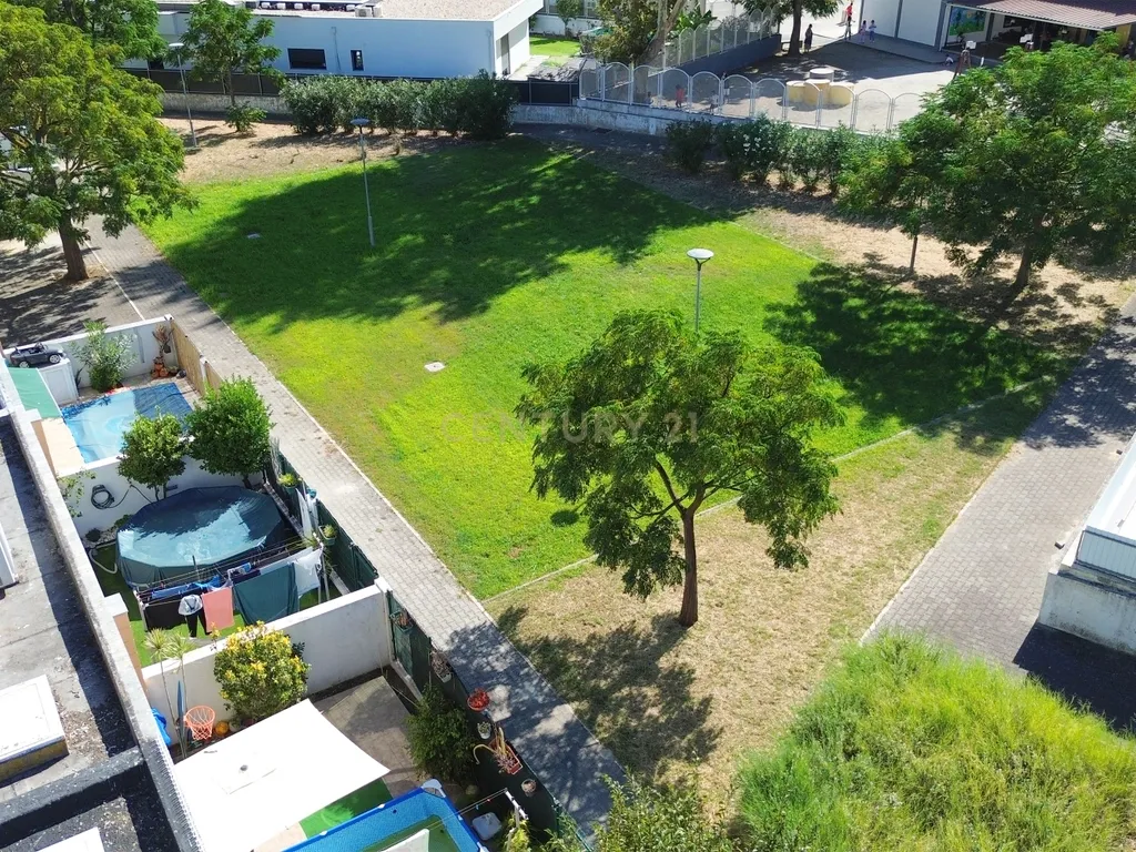 Moradia Contemporânea V3+1 Seixal - Image 11