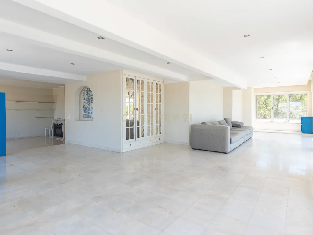 Apartamento T3 com Vista Mar em Oeiras - Image 27