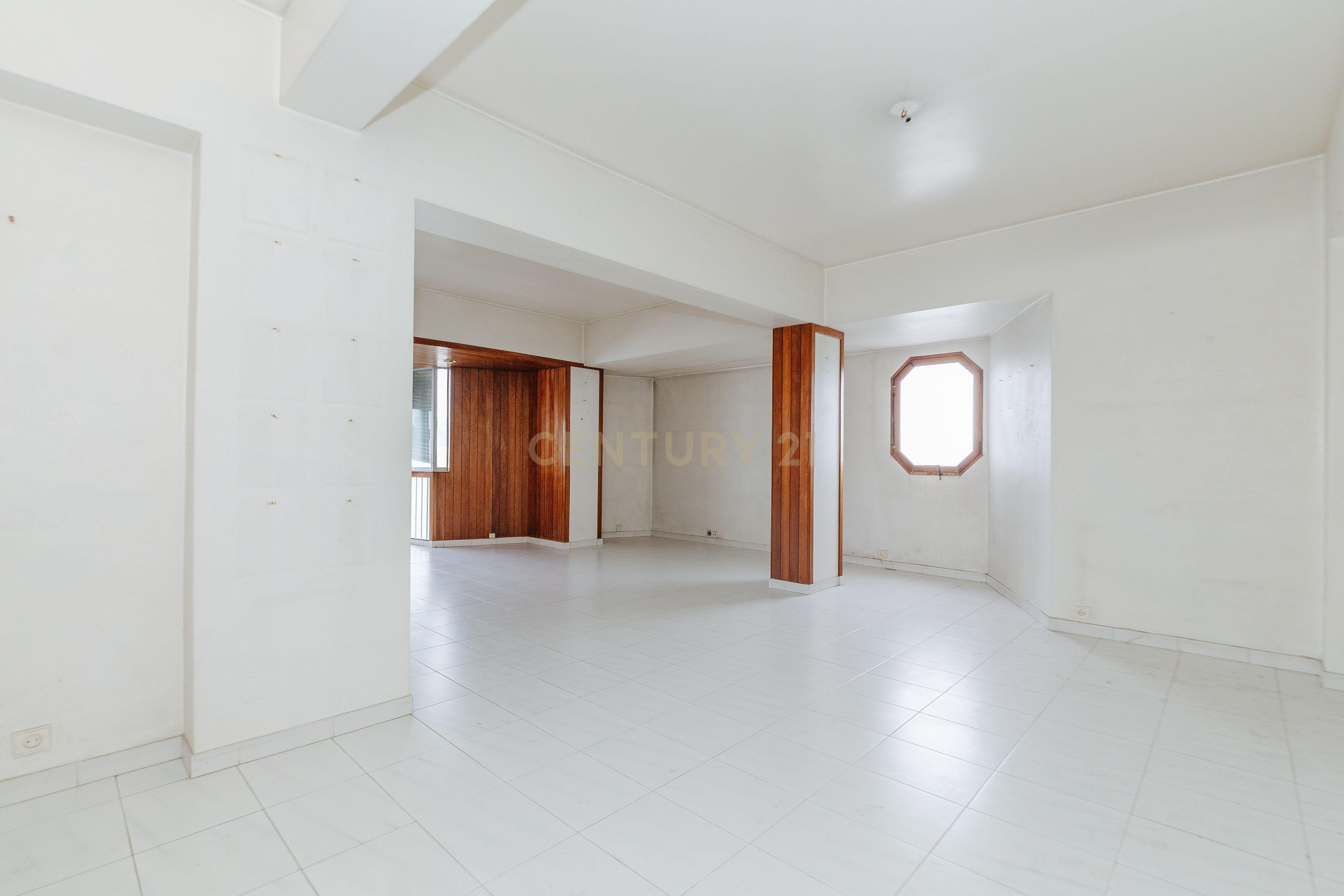 Fotografia 5 de Apartamento T4 para Remodelação nos Olivais, Lisboa - Oportunidade Única
