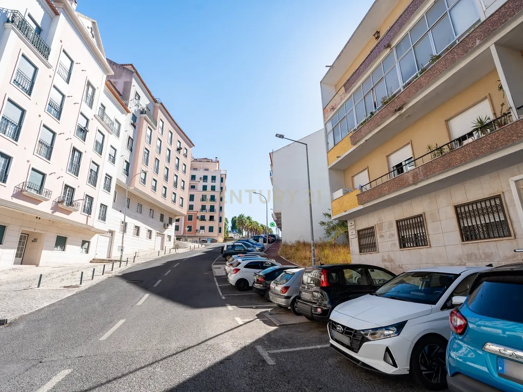 T3 Remodelado | Praceta São Jorge da Mina| Damaia de Cima encostado à Urbanização do Neudel - Amadora - Image 35