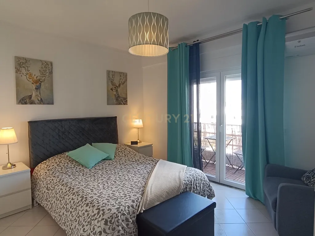 Moderno Apartamento T4 no centro de Olhão - Image 19