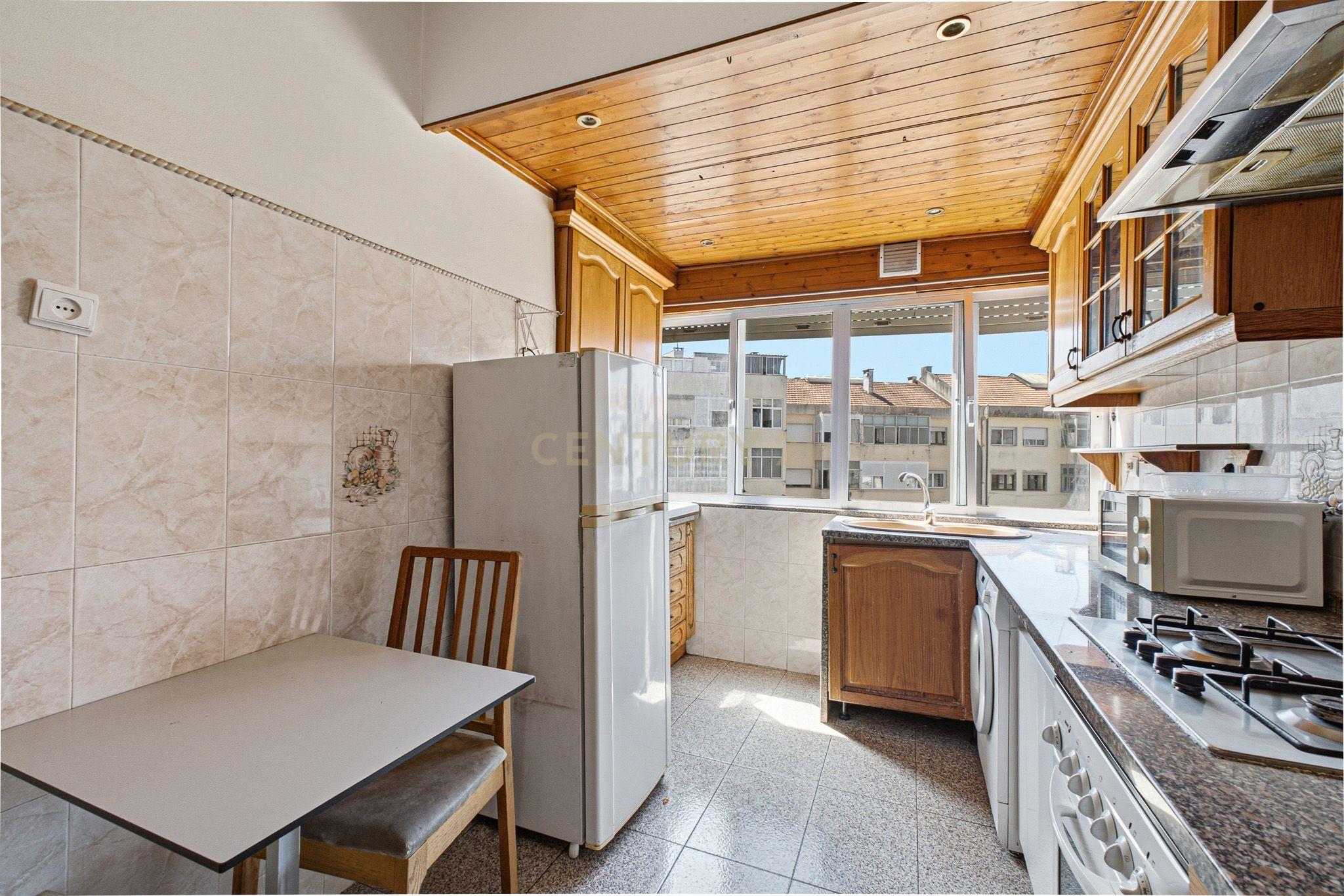 Fotografia 4 de Apartamento T2 em Queluz, junto à Estação de Comboios