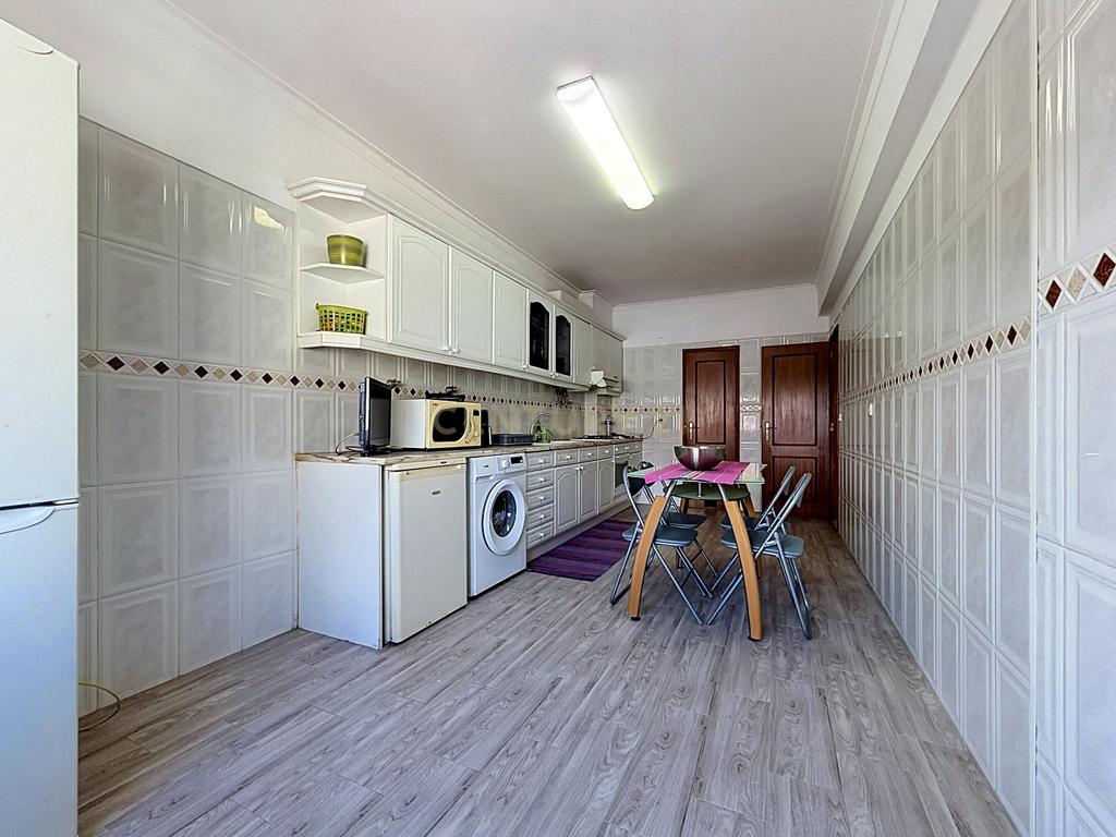 Apartamento T2 em em Paio Pires com excelentes áreas, perto de todas as comodidades. - Image 4