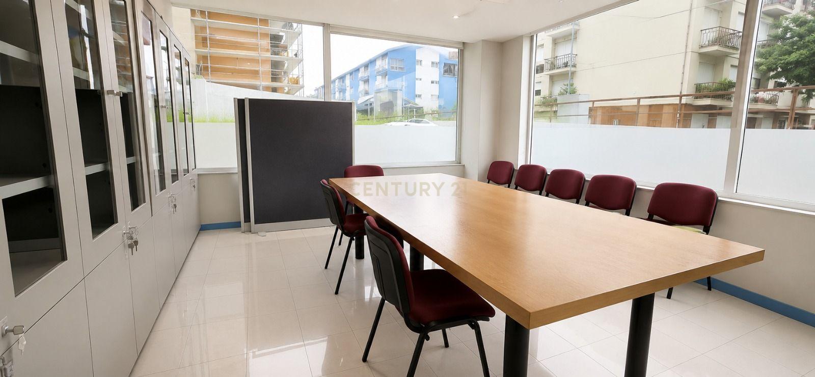 Fotografia 5 de Imóvel afeto a serviços c/ 592 m2 em S. Cosme, Gondomar