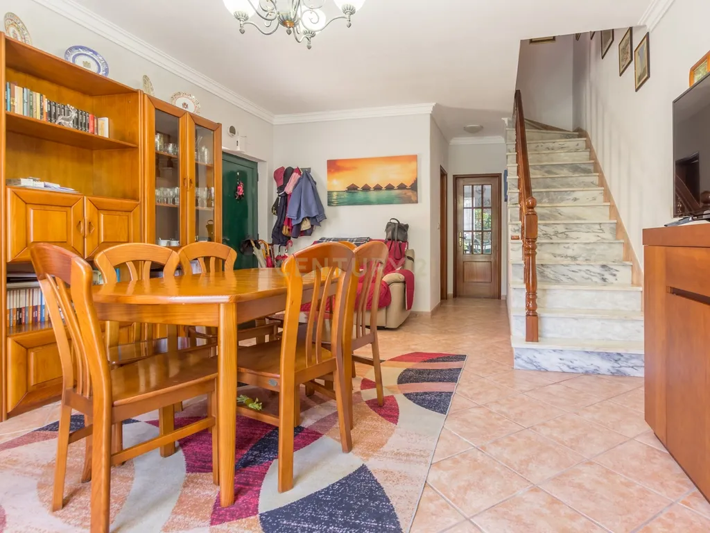 Moradia Geminada T3 com Jardim e Terraço na Quinta do Conde - Image 14