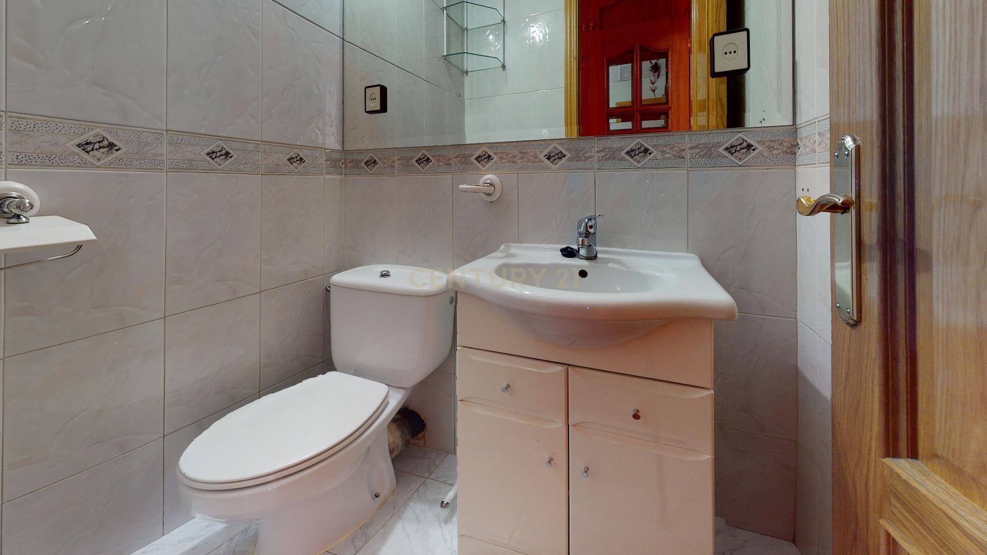 Apartamento Espaçoso em Madrid com Vista para a Cidade - Image 6