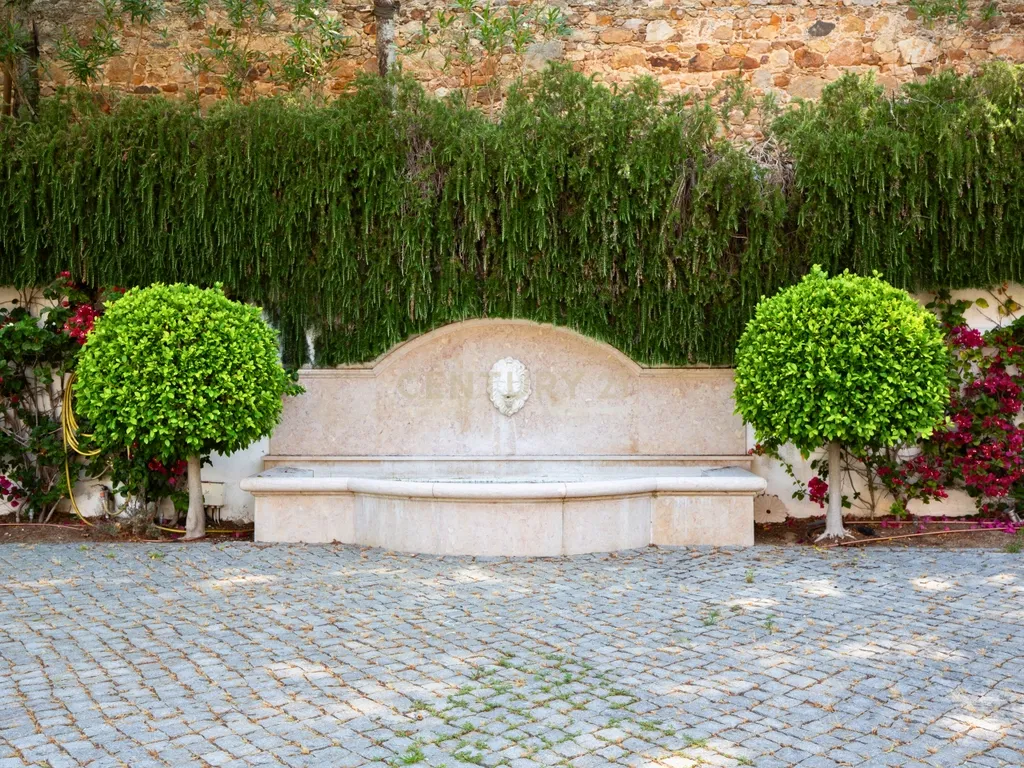 Moradia T7 com Piscina em Alcabideche- Cascais - Image 43