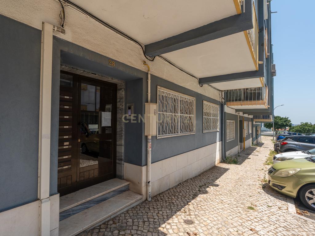 ** APARTAMENTO T2 NA AMADORA, PERTO DO METRO E DO COMBOIO ** - Image 27