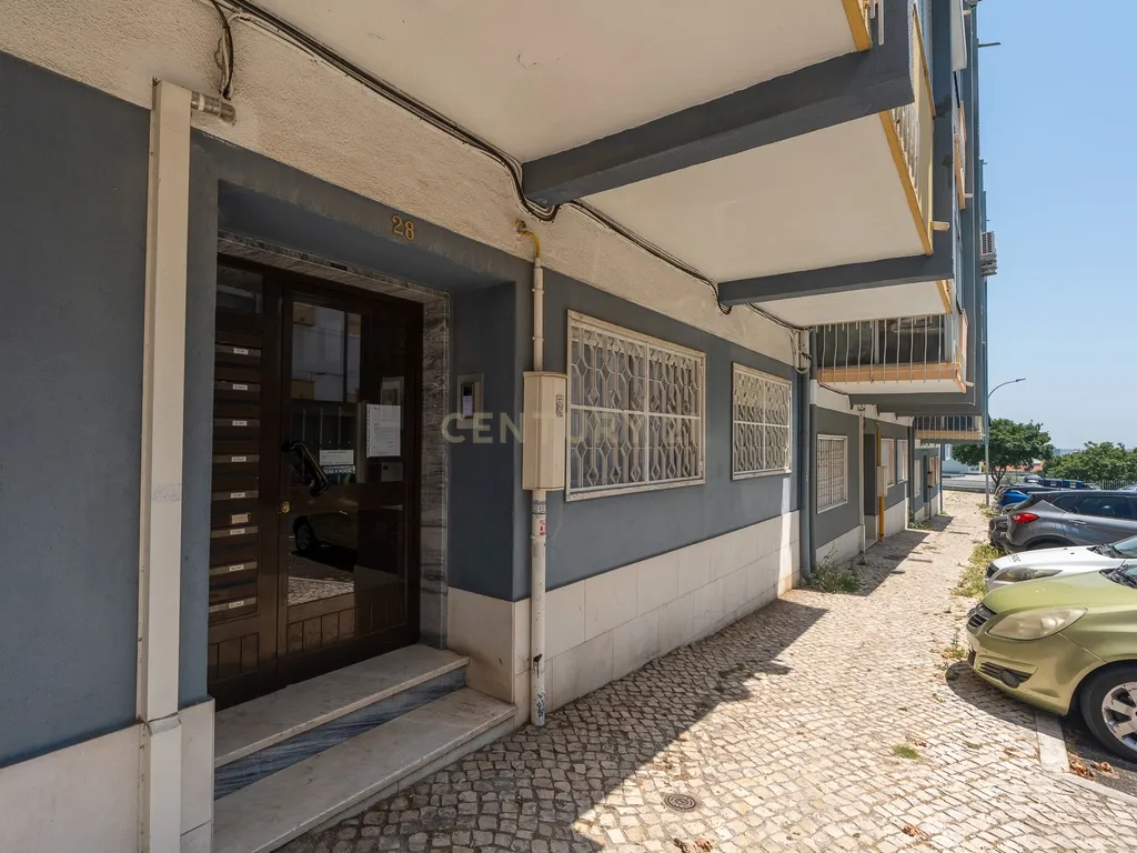 ** APARTAMENTO T2 NA AMADORA, PERTO DO METRO E DO COMBOIO ** - Image 27