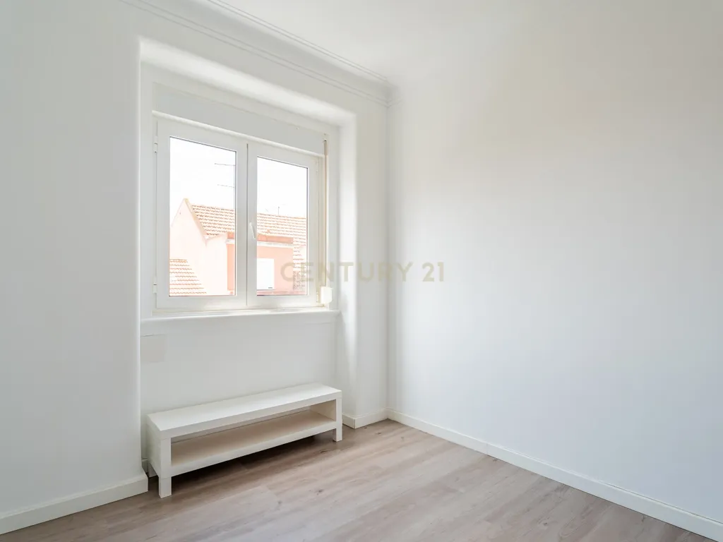 Apartamento T1 Remodelado na Penha de França – Lisboa - Image 10