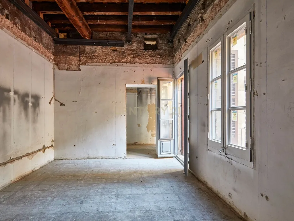 Duplex Espetacular em Barcelona, Cataluña - 463m² de Potencial - Image 13