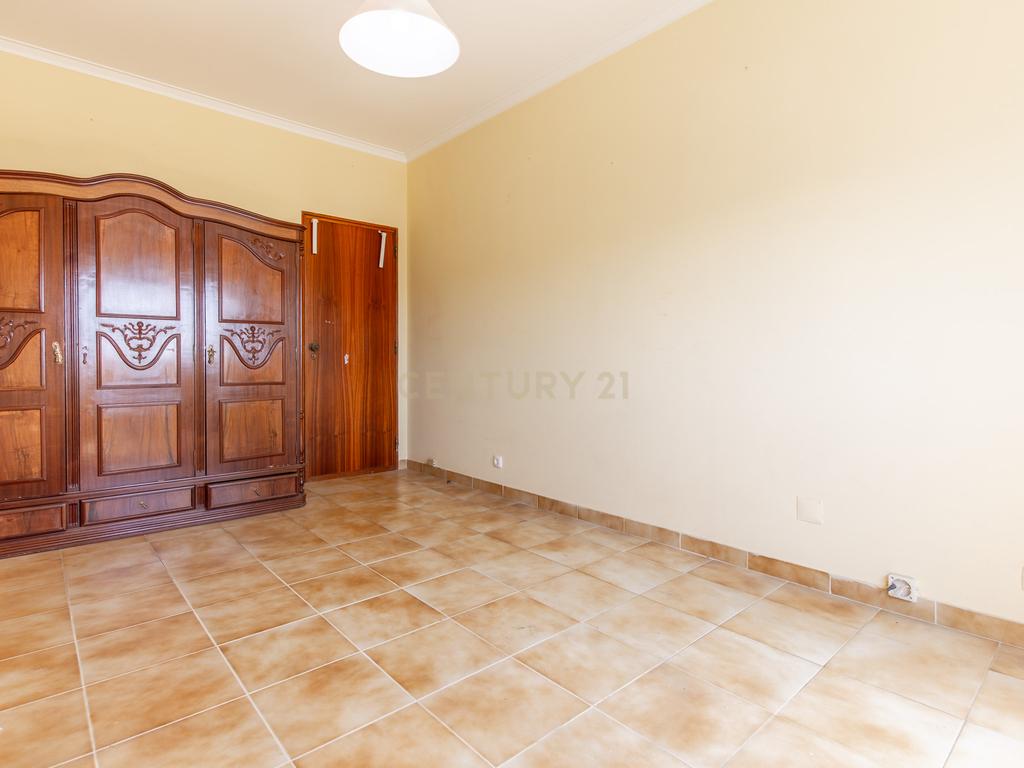 Apartamento T4 - Venda Nova - Image 22